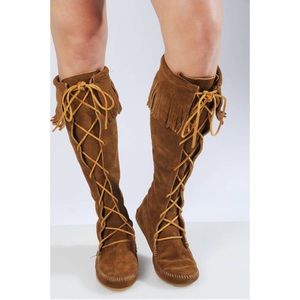 NWOT Minnetonka Lace Knee High Boot with fringe